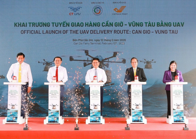 Lần đầu tiên triển khai UAV giao hàng xuyên biển ở Việt Nam -0