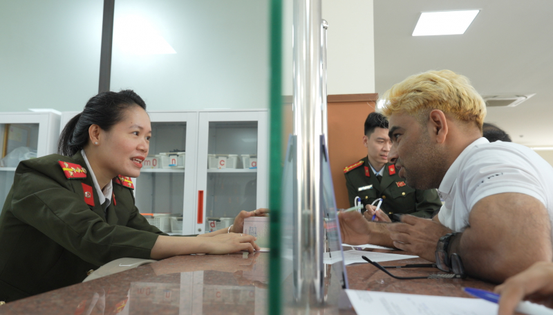 Tăng cường quản lý người nước ngoài dịp Tết -0