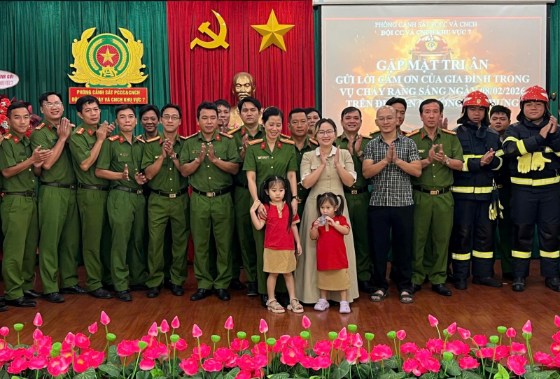 Gia đình nạn nhân vụ cháy và cuộc gặp gỡ đầy xúc động với các chiến sĩ PCCC&CNCH -1