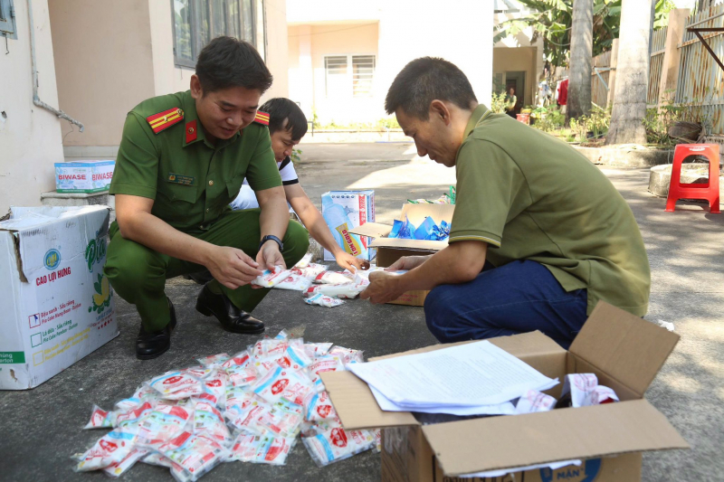 Triệt xóa đường dây sản xuất, buôn bán hàng giả là nước mắm, bột nêm, bột ngọt… số lượng lớn -2