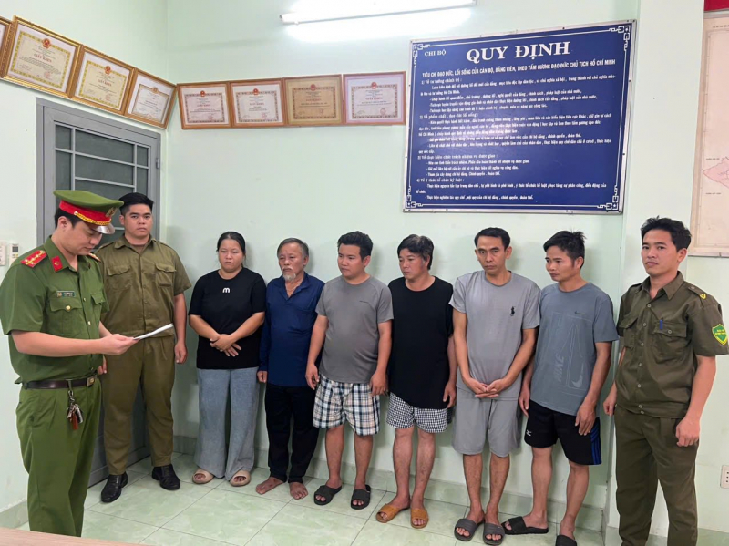 Triệt xóa đường dây sản xuất, buôn bán hàng giả là nước mắm, bột nêm, bột ngọt… số lượng lớn -5