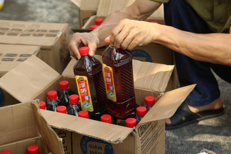 Triệt xóa đường dây sản xuất, buôn bán hàng giả là nước mắm, bột nêm, bột ngọt… số lượng lớn -6