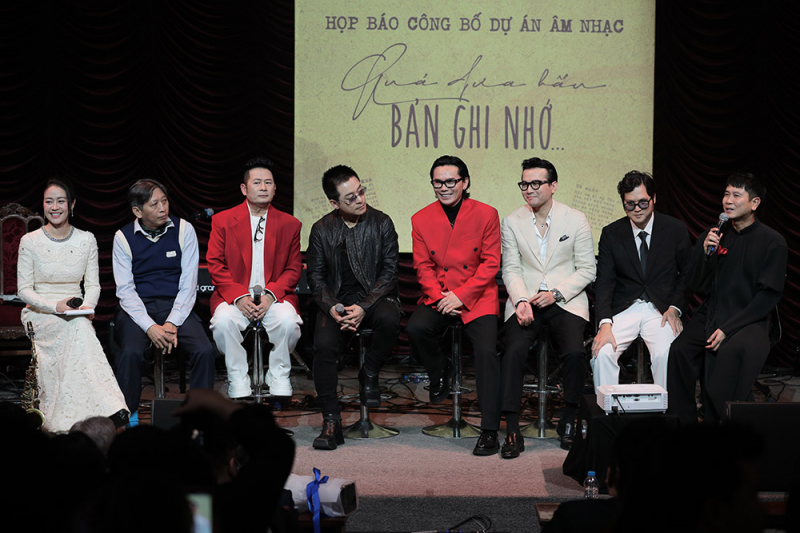 các nghệ sĩ chia sẻ tại buổi họp báo.jpg -0