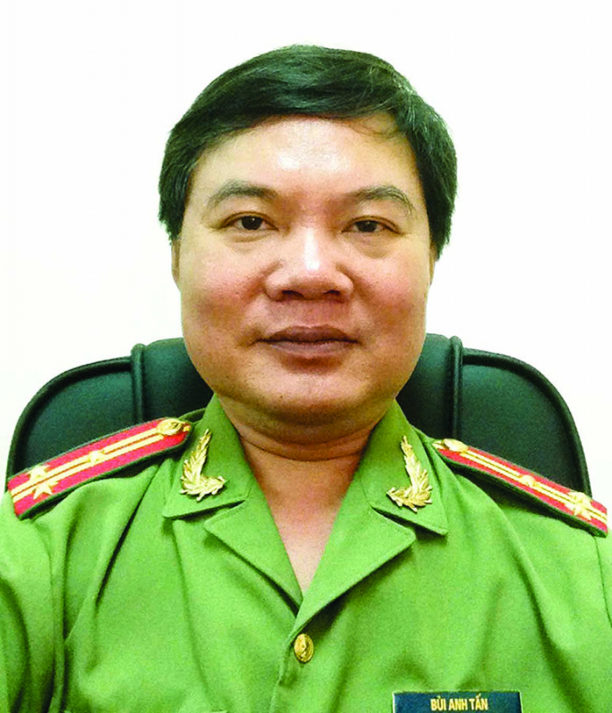 Thượng tá, nhà văn Bùi Anh Tấn: Phát sáng từ “Một thế giới không có đàn bà” -0