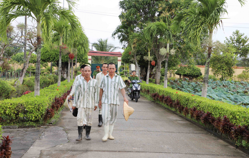 Tình người ở trại giam nơi địa đầu cực Nam Tổ quốc -0