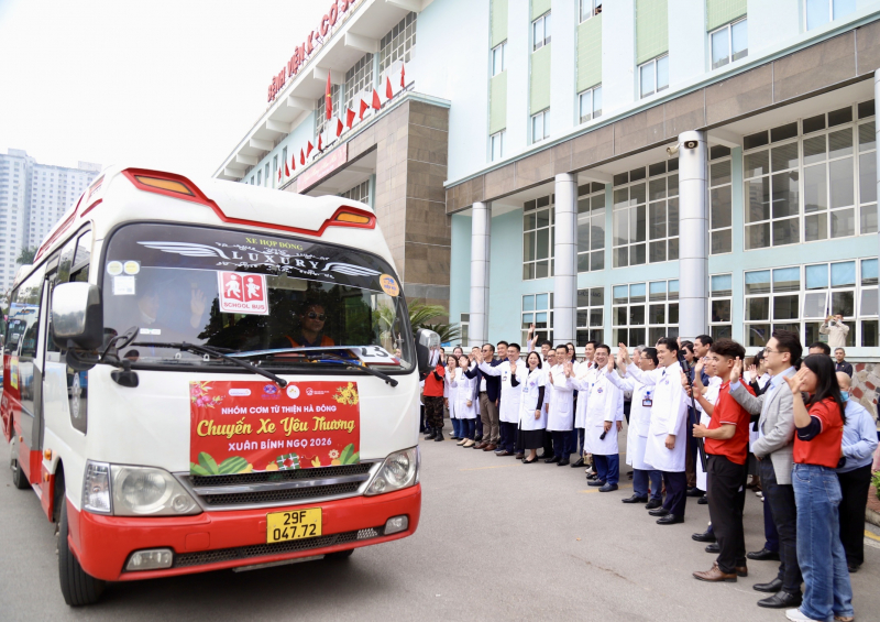 Bữa cơm tất niên ấm áp và chuyến xe 0 đồng đưa hàng nghìn bệnh nhân ung thư về quê -0