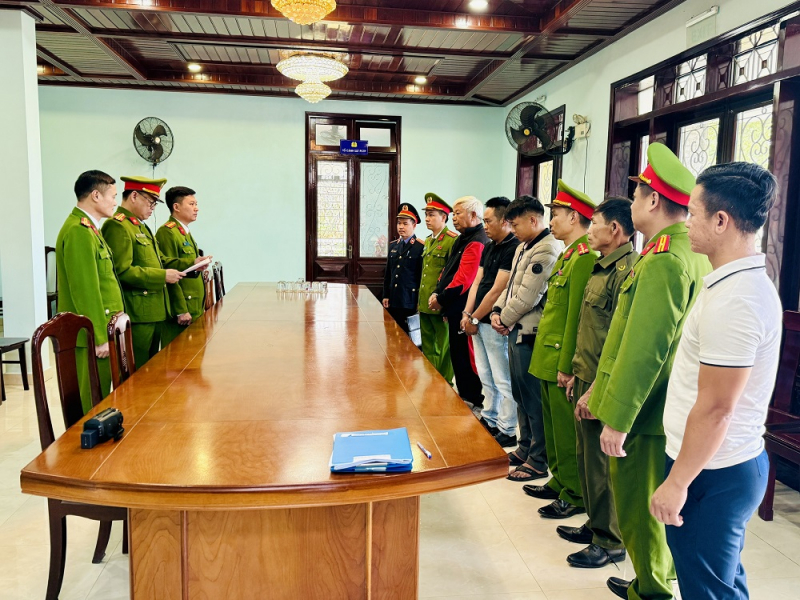 Khai thác khoáng sản cao lanh trái phép, Giám đốc và thuộc cấp bị bắt tạm giam  -0