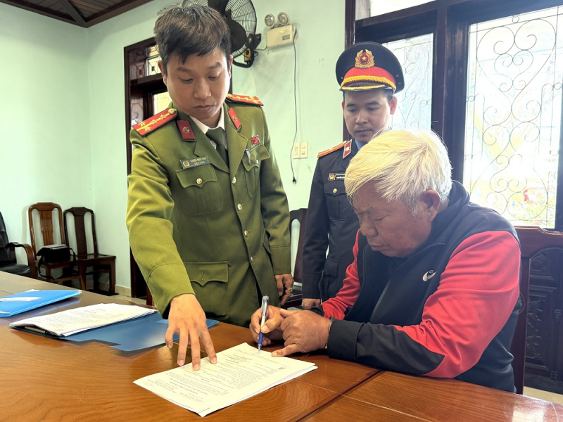 Khai thác khoáng sản cao lanh trái phép, Giám đốc và thuộc cấp bị bắt tạm giam  -0