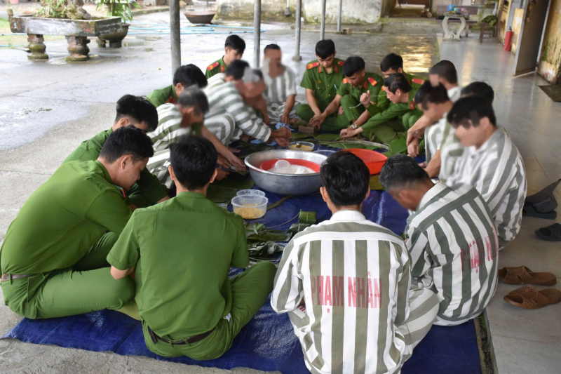 Giữ trọn mùa Xuân cho những người lầm lỡ -0