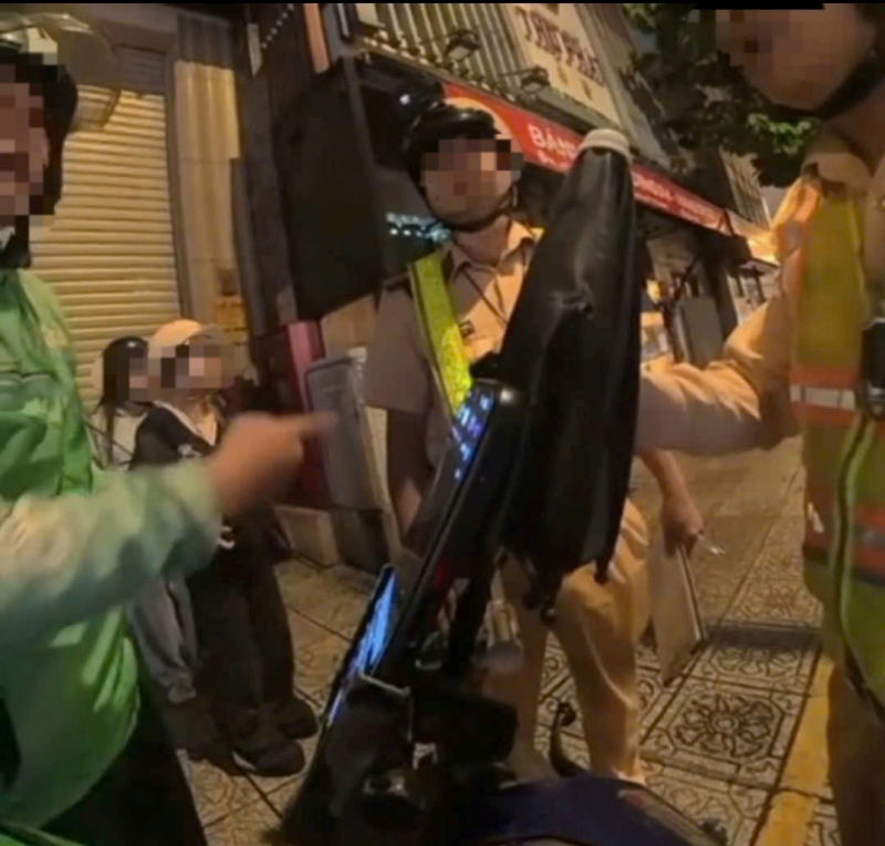 TikToker “Anh Grab Vlog” bị xử phạt vì quay clip CSGT đăng lên mạng sai mục đích -1