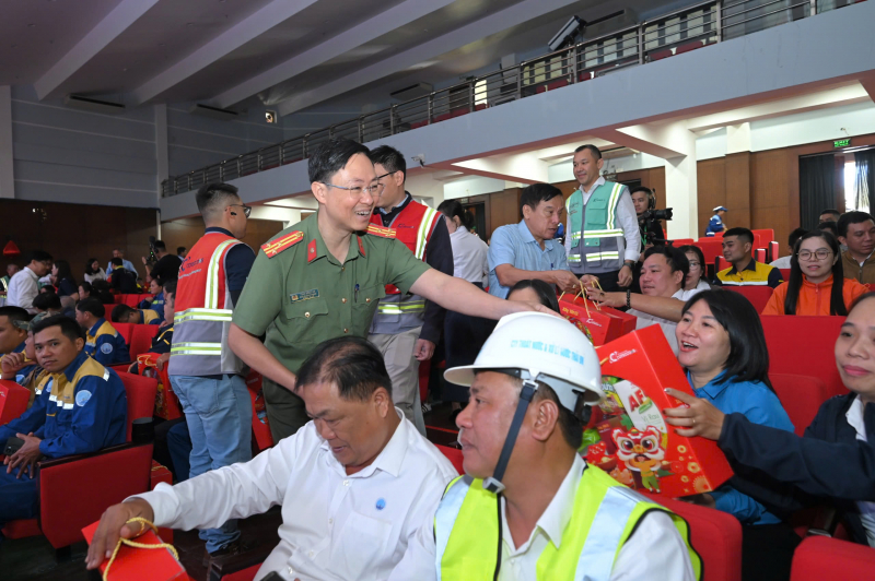 “Xây Tết” ấm lòng 600 công nhân giữ nhịp thở đô thị Đà Nẵng -1