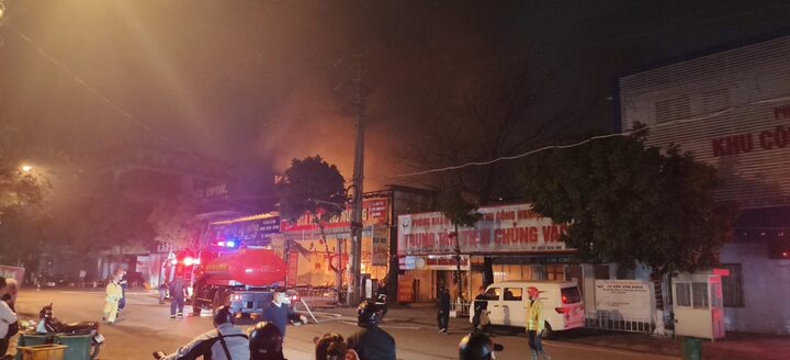 Cháy nhà hàng bia hơi một nam thanh niên tử vong -0