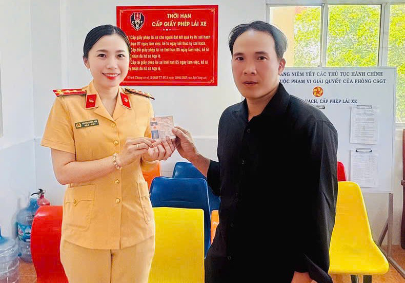 Công an Cà Mau cấp, đổi giấy phép lái xe trong ngày -0