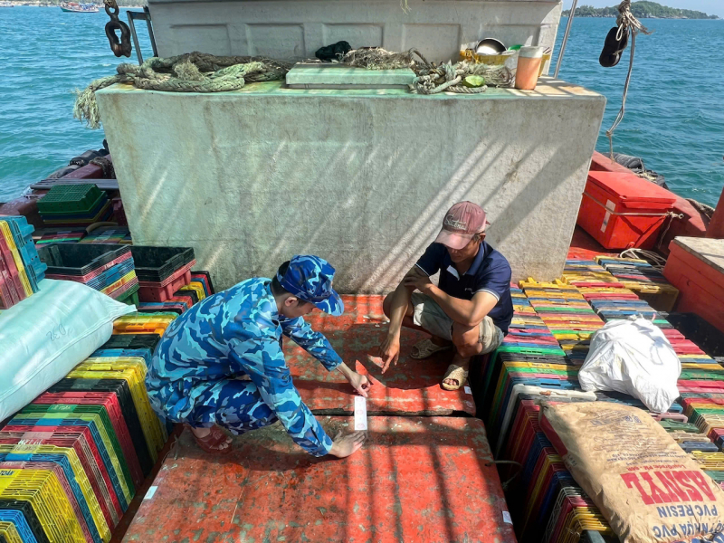 Đấu tranh với nhiều thủ đoạn buôn lậu trên biển ngày giáp Tết -0