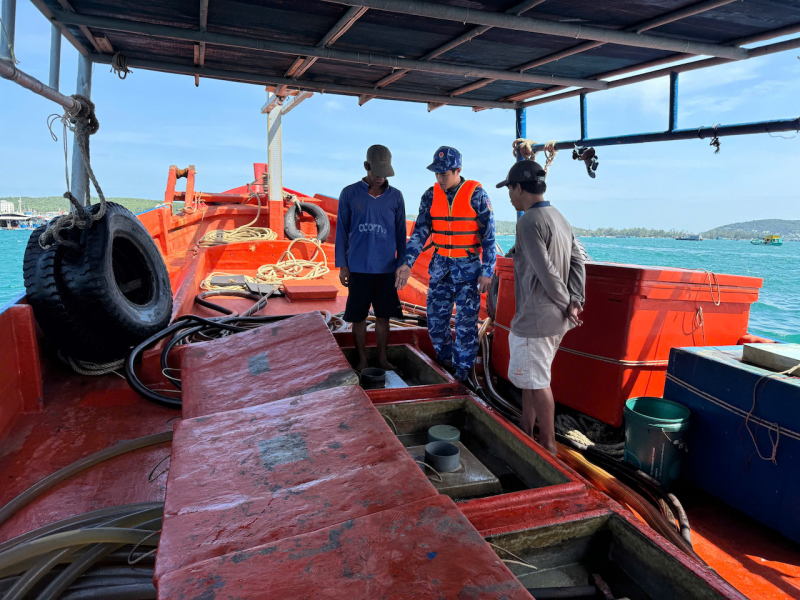 Đấu tranh với nhiều thủ đoạn buôn lậu trên biển ngày giáp Tết -0