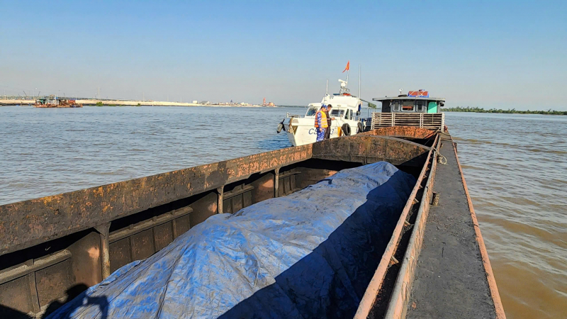 Đấu tranh với nhiều thủ đoạn buôn lậu trên biển ngày giáp Tết -0