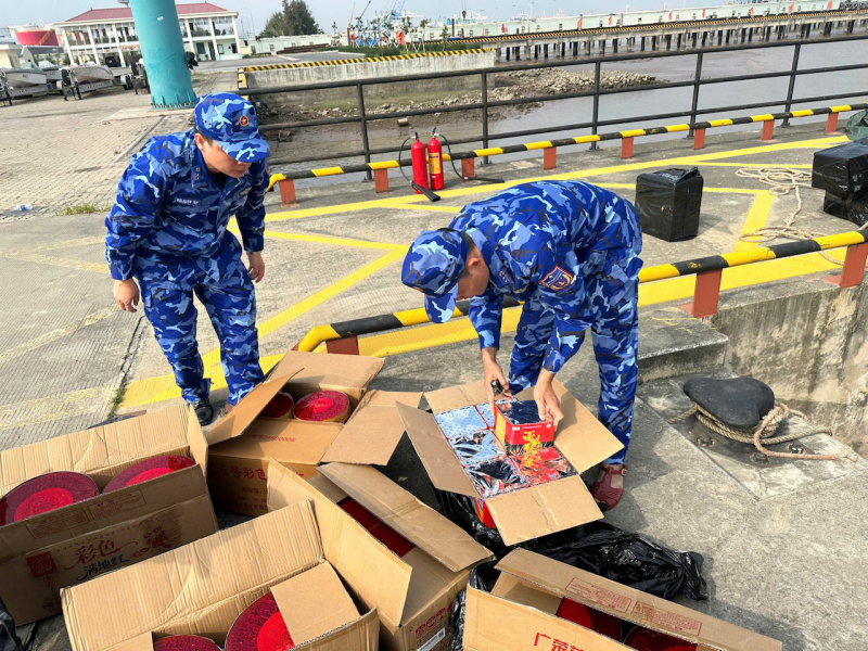 Đấu tranh với nhiều thủ đoạn buôn lậu trên biển ngày giáp Tết -0