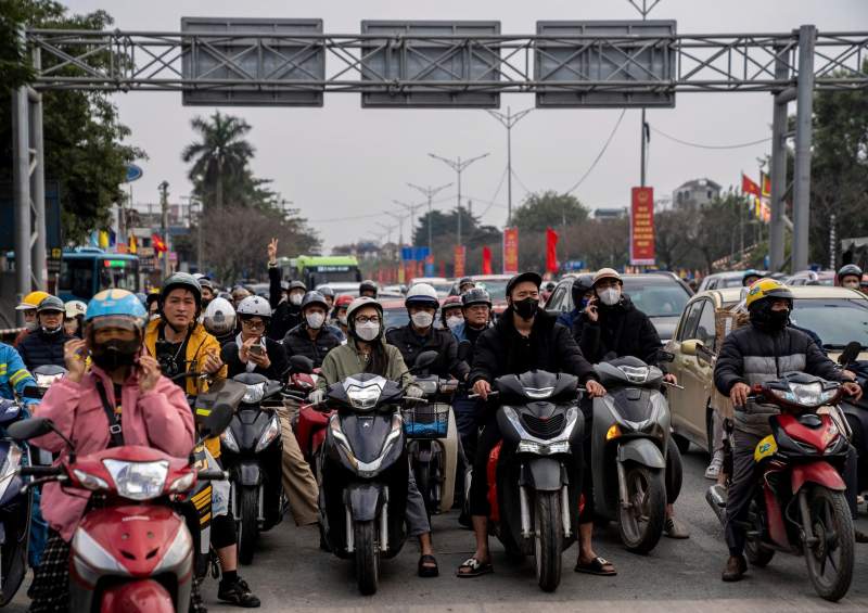 “Căng mình” giữ mạch giao thông Thủ đô chiều cuối năm -0