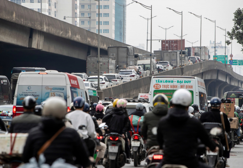 “Căng mình” giữ mạch giao thông Thủ đô chiều cuối năm -1