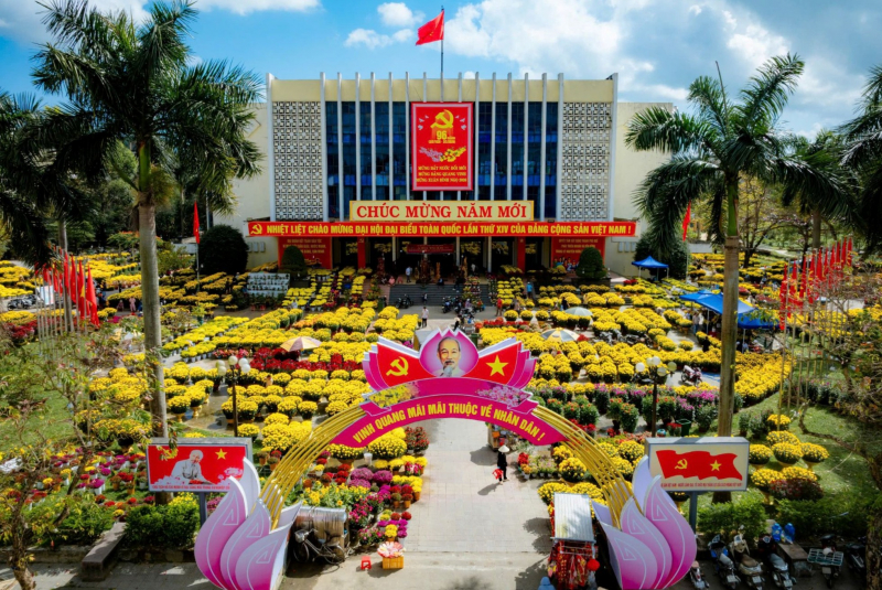 Rực rỡ sắc màu hoa Tết ở Cố đô Huế -0