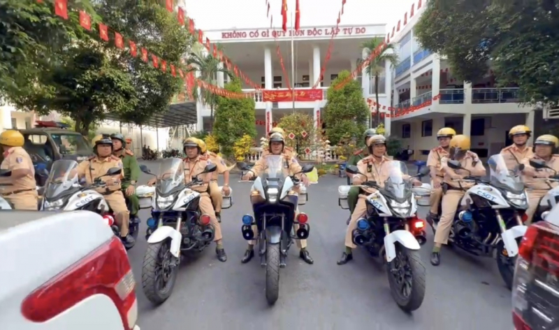 Quyết tâm không để ùn ứ kéo dài cục bộ để người dân về quê đón Tết an toàn -0