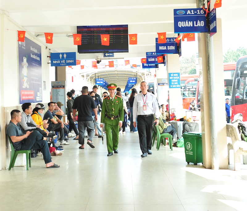 Công an Hà Nội tăng cường đảm bảo an ninh trật tự tại bến xe dịp Tết Nguyên đán Bính Ngọ -0