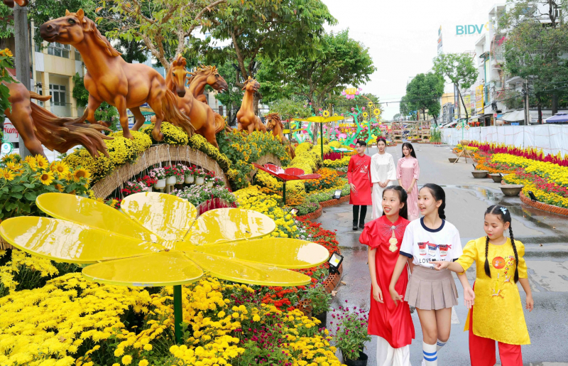 Khai mạc Đường Hoa nghệ thuật tại Cần Thơ làm bằng  50.000 giỏ hoa tươi -0