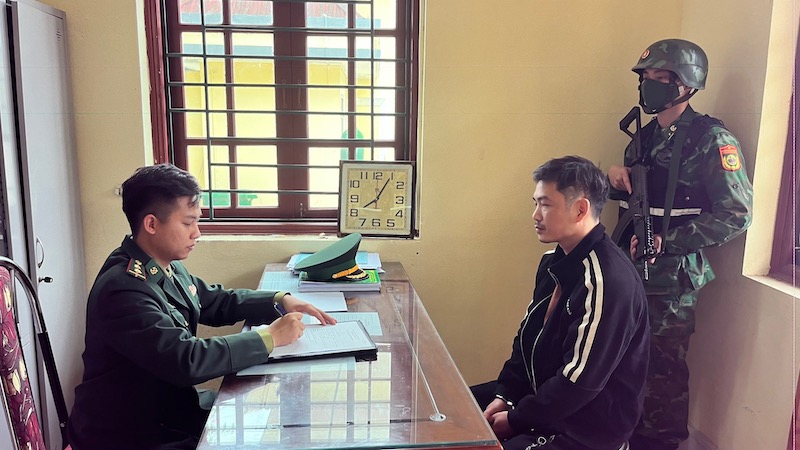 Bắt nhóm đối tượng vận chuyển 10 vạn NDT qua biên giới -0