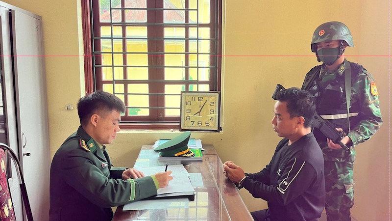 Bắt nhóm đối tượng vận chuyển 10 vạn NDT qua biên giới -0