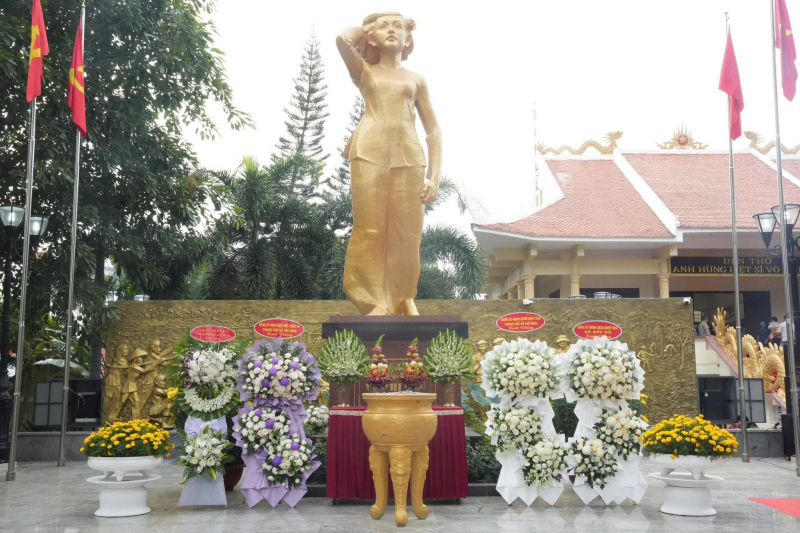 Trang trọng lễ Giỗ Anh hùng, Liệt sĩ Võ Thị Sáu -1