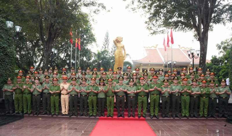 Trang trọng lễ Giỗ Anh hùng, Liệt sĩ Võ Thị Sáu -7