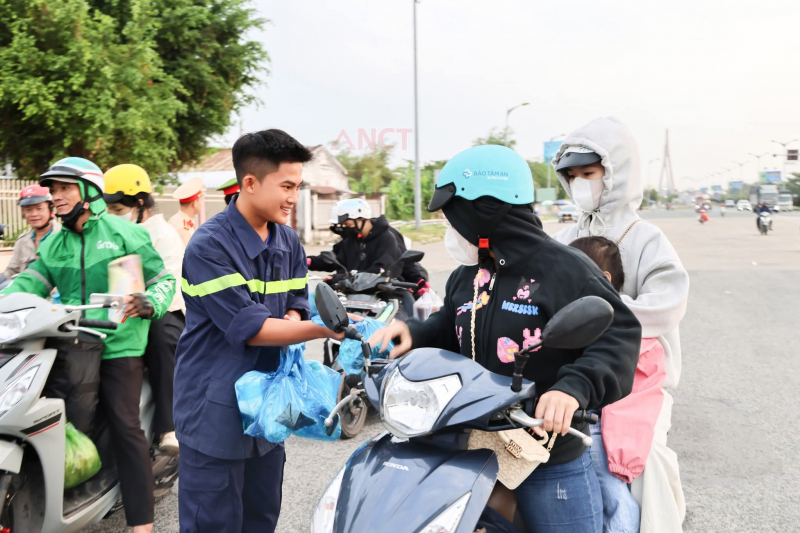 Công an TP Cần Thơ tổ chức “Điểm dừng chân nghĩa tình” -1