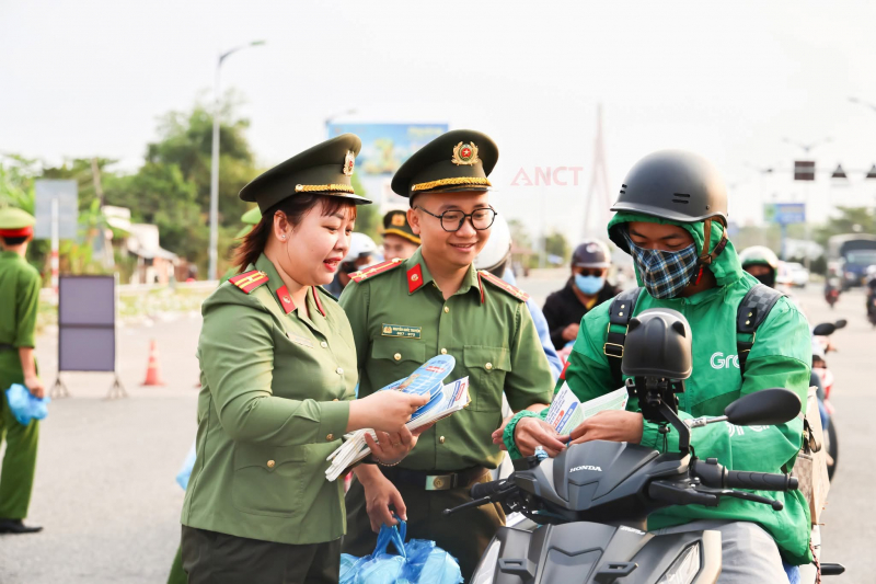 Công an TP Cần Thơ tổ chức “Điểm dừng chân nghĩa tình” -0