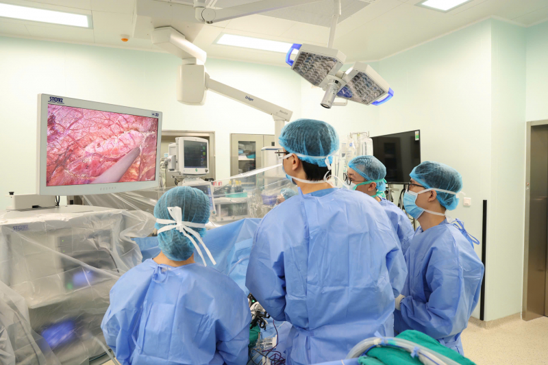 Hàng chục thầy thuốc thực hiện ca ghép gan cấp cứu vào ngày nghỉ Tết đầu tiên -0