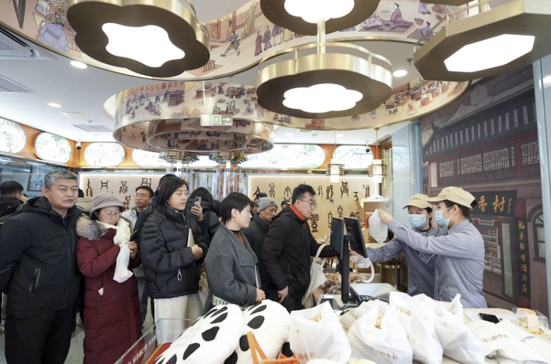 Chủ tịch Trung Quốc Tập Cận Bình dạo chợ tết, giao lưu với người dân Bắc Kinh -0