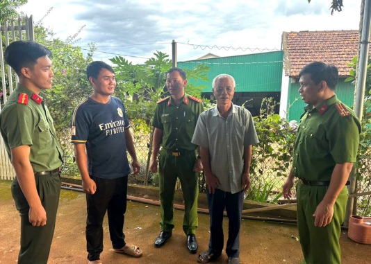 Công an xã Đắk Song nỗ lực vì Tết bình yên   -0