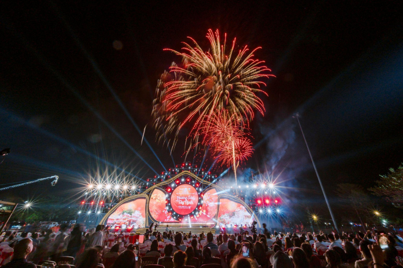 Hàng nghìn cây hoa tulip đã sẵn sàng đón chờ du khách đến Hội xuân núi Bà -0