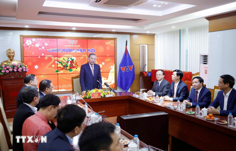 Tổng Bí thư Tô Lâm thăm, chúc Tết cán bộ, phóng viên VTV và VOV -0