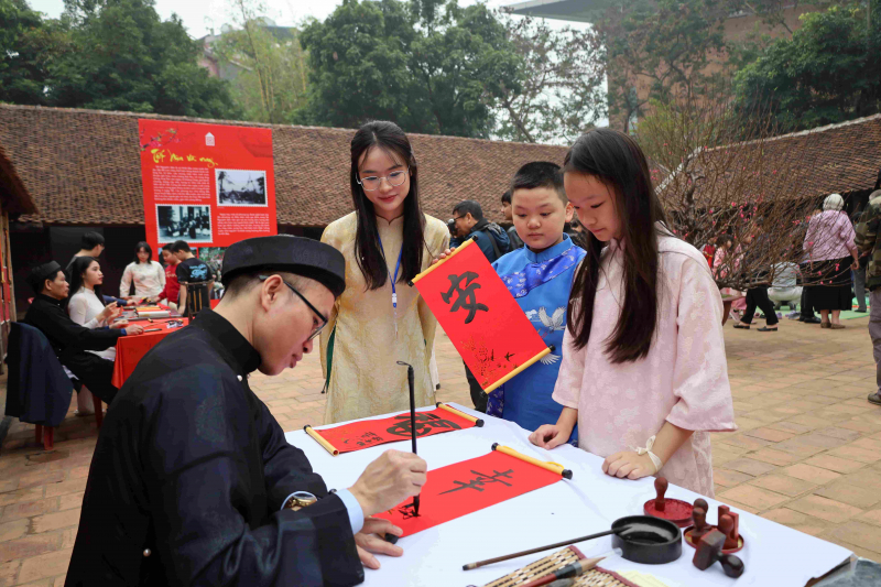 Rực rỡ sắc màu văn hoá trên muôn nẻo đường xuân -0