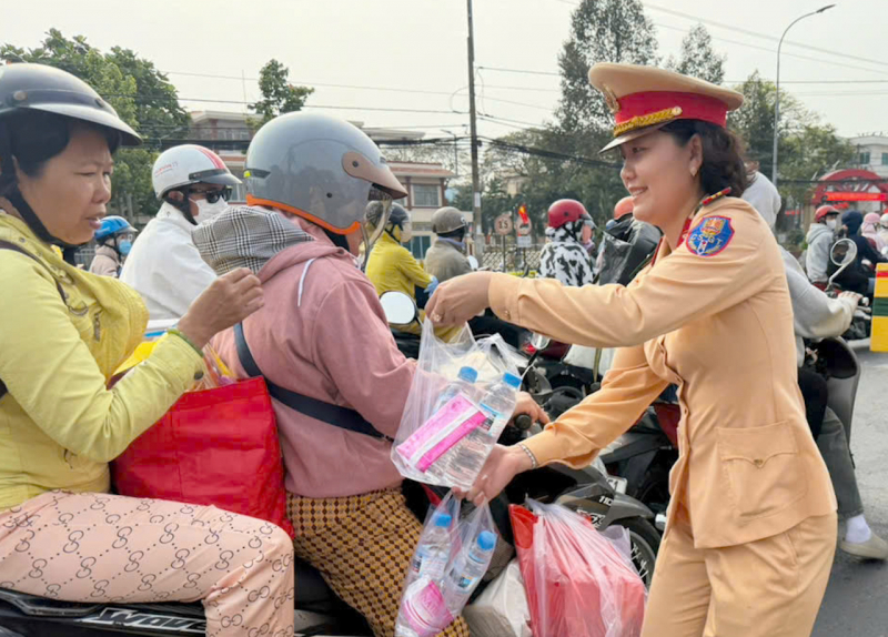 Đường về miền Tây thông thoáng, nghĩa tình quê hương -1