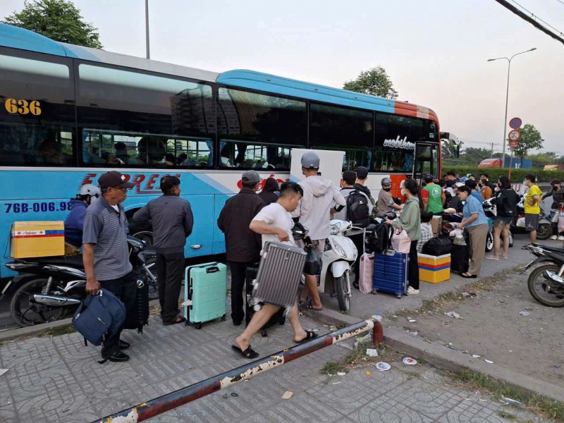 Bến xe, nhà ga đảm bảo vận chuyển đến hành khách cuối cùng về quê dịp Tết -0