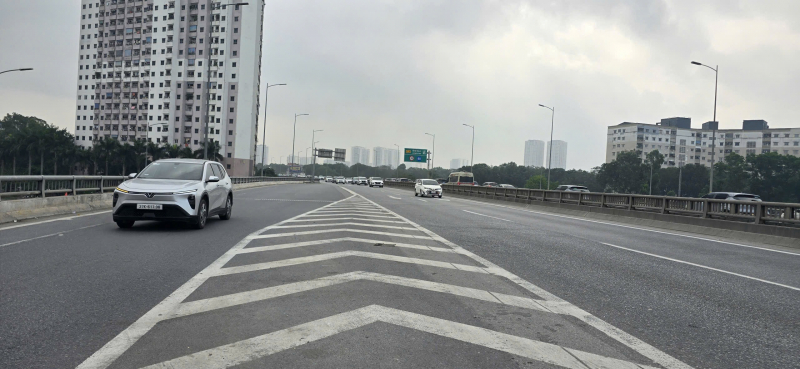 Hà Nội: Phố xá thưa vắng người dân…thong dong đi lại sắm Tết -0