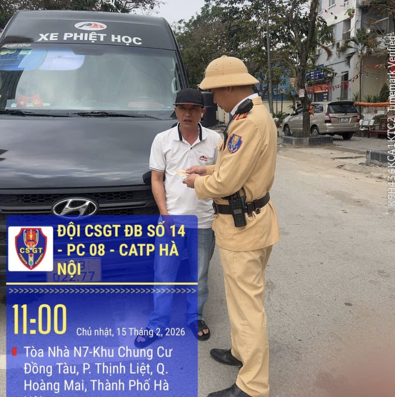 Hà Nội: Phố xá thưa vắng người dân…thong dong đi lại sắm Tết -0