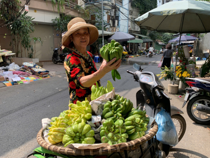 Thị trường ngày 28 Tết Bính Ngọ: Hàng hoá phong phú, giá cả ổn định -0