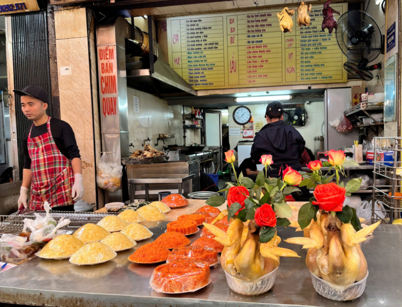 Thị trường ngày 28 Tết Bính Ngọ: Hàng hoá phong phú, giá cả ổn định -0