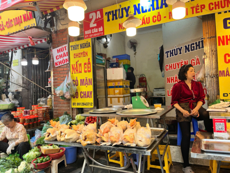 Thị trường ngày 28 Tết Bính Ngọ: Hàng hoá phong phú, giá cả ổn định -0