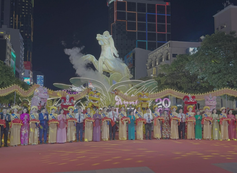 Khai mạc Đường hoa Nguyễn Huệ Tết Bính Ngọ 2026 -0