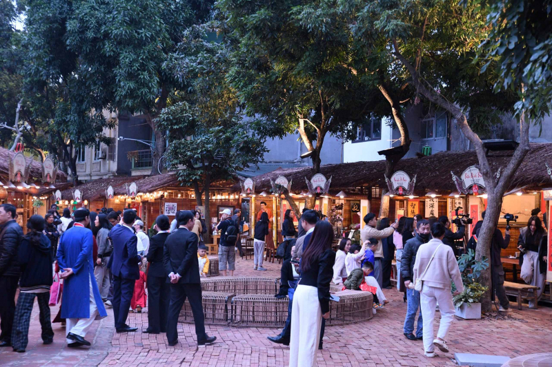 Rực rỡ sắc màu văn hoá trên muôn nẻo đường xuân -0