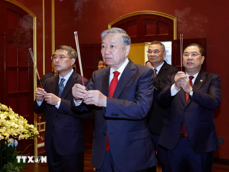 Tổng Bí thư dâng hương tại Khu Di tích Hoàng thành Thăng Long và Di tích nhà 67 -0