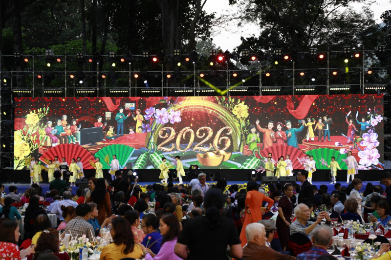 Tết là khi trái tim người Việt dù cách nhau bao nhiêu ngàn cây số vẫn cùng chung một nhịp -0